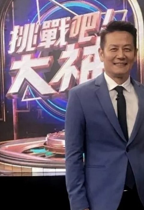 女儿卖萌发骚自拍和爸爸做爱 - 看看屋